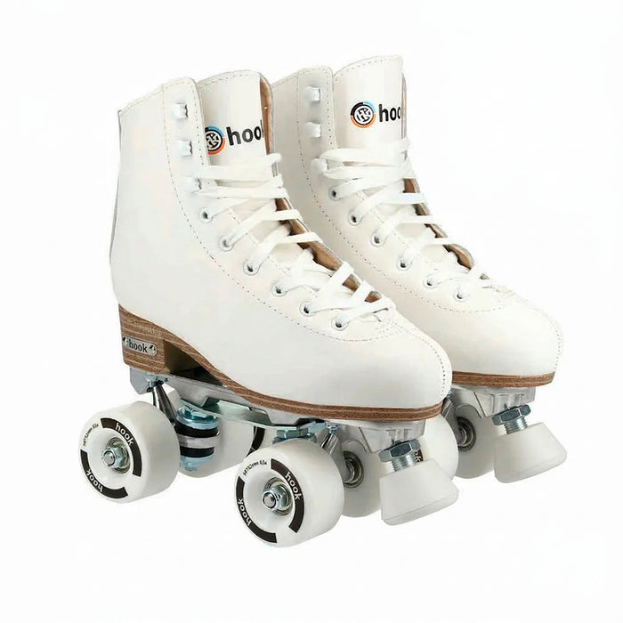 Par de patines quad artísticos Hook HK-101 blancos con taco café, vista en ángulo