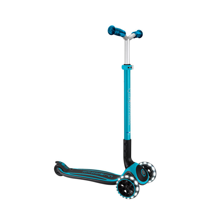 Scooter Globber ACE Lights aqua con ruedas iluminadas