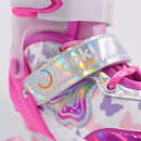 Detalle de la correa holográfica con logo Hook y el diseño de mariposas de los patines
