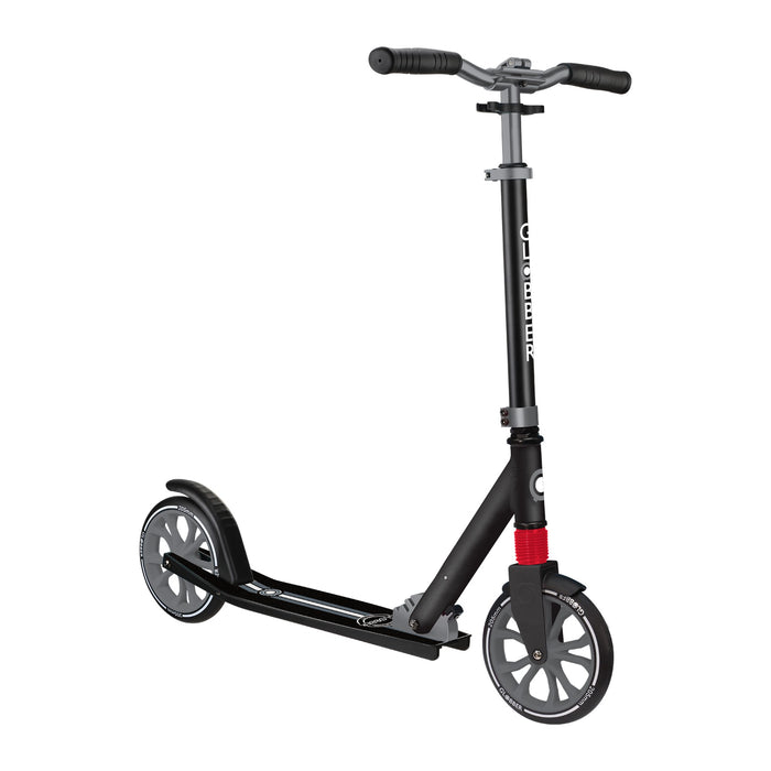 Scooter Globber NL 205 Black Grey vista frontal en ángulo