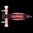 Scooter Globber Elite Glow Lights Coral Pink: plataforma y puños que brillan en la oscuridad, vista superior