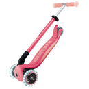 Scooter Globber Elite Glow Lights Coral Pink plegado en modo trolley