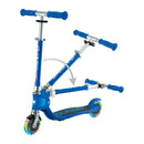Scooter Infantil Globber Flow Foldable Junior Lights Navy Blue mecanismo de plegado en acción