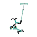 Scooter Globber Go Up Sporty Lights 360 Dark Mint en modo correpasillos libre, vista en ángulo