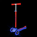 Scooter Globber Primo Plus Lights Neon Blue con las ruedas LED encendidas en la oscuridad