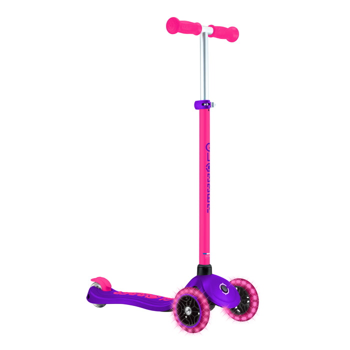 Scooter Globber Primo Plus Lights Neon Pink vista frontal en ángulo