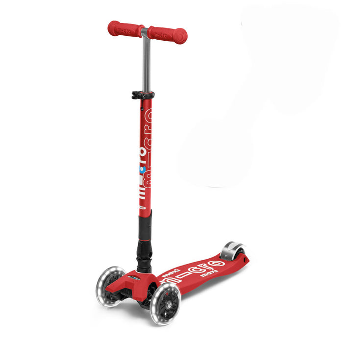 Scooter Micro Maxi Deluxe plegable LED rojo vista en ángulo
