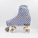 Cubre patines Hook Sirens Blue con escamas holográficas, vista en ángulo desde atrás