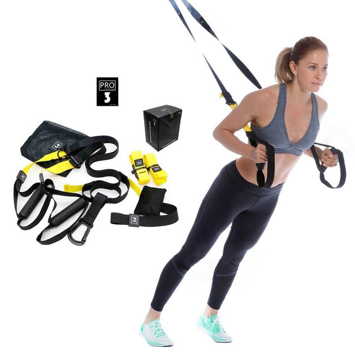 Mujer entrenando con las bandas de suspensión TRX Pro 3